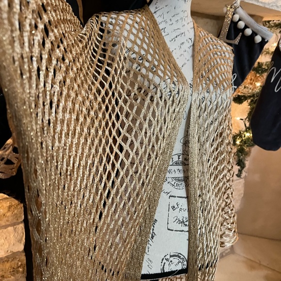 Ellie and Kate poncho can use as a cover up this summer one size - runs big. - Picture 11 of 13